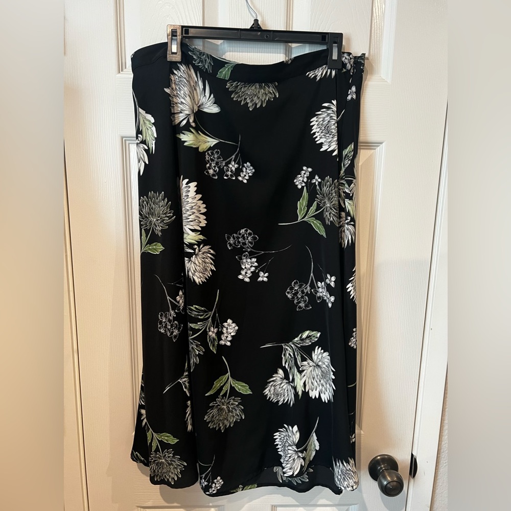Who What Wear A line skirt.